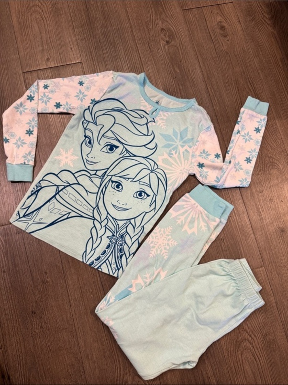 Disney Store Frozen Elsa & Anna Pajama Set. 10. GUC!❄️